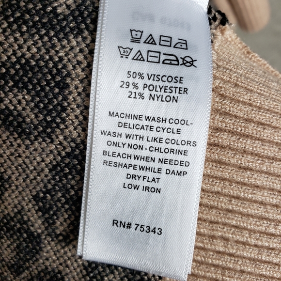 Nicole Miller Leopard Print Cardigan - Picture 11 of 11